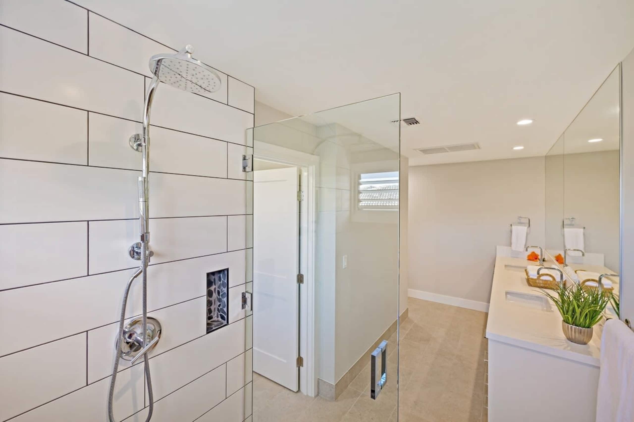 Townhouse in Lahaina · ★5.0 · 2 bedrooms · 3 beds · 3 baths - Image 26