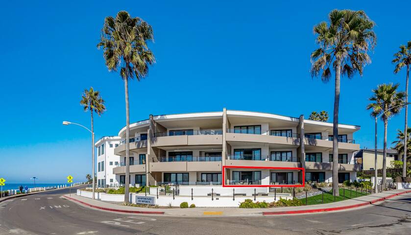 Oceanfront, Steps to Beach/A/C/Parking gallery image 3