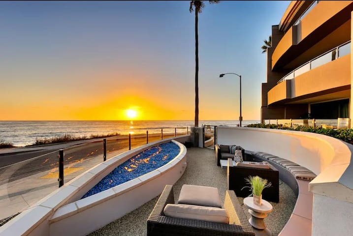Oceanfront, Steps to Beach/A/C/Parking