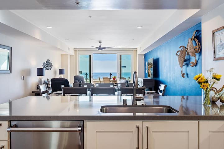 Oceanfront, Steps to Beach/A/C/Parking gallery image 4