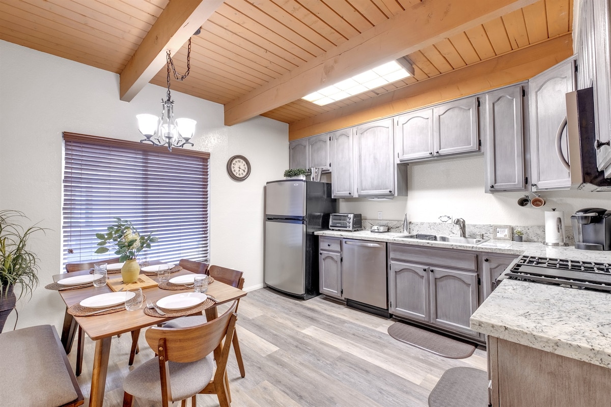 Successful Airbnb property: Papa Bear Den | A/C, Fire Pit, Mins to Lake in Big Bear City