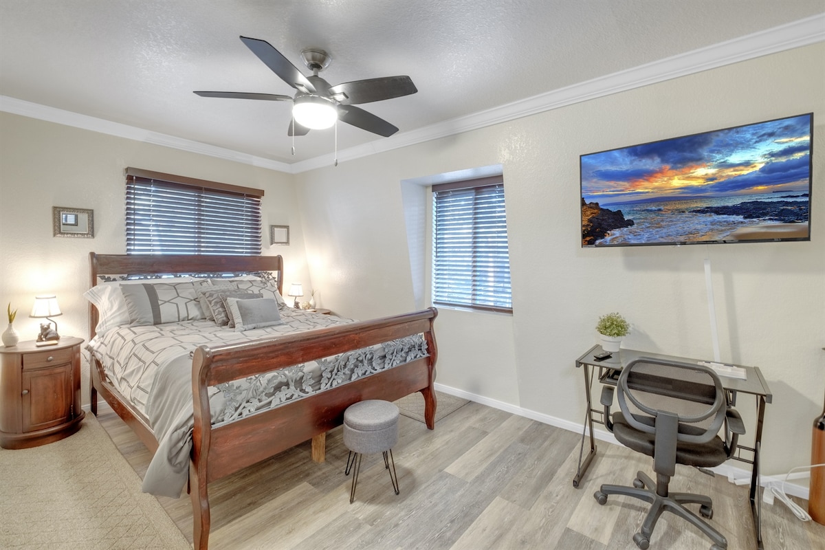 חדר שינה שני עם מיטת קווין סייז נוחה.