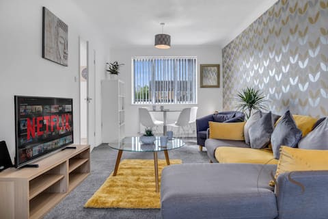 West Bromwich 3BR Home | Near High Street