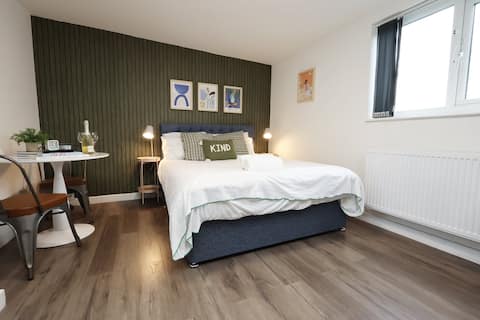 Top performing Airbnb: Cohost Partners Chic Studio Near Cardiff City in Adamsdown
