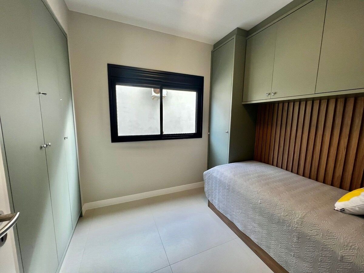 เตียงเดี่ยว 1 หลังและเตียงเสริม 1 หลัง 