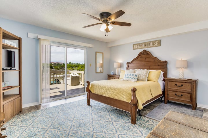 Bračni krevet (160x200). Pristup stražnjem dvorištu