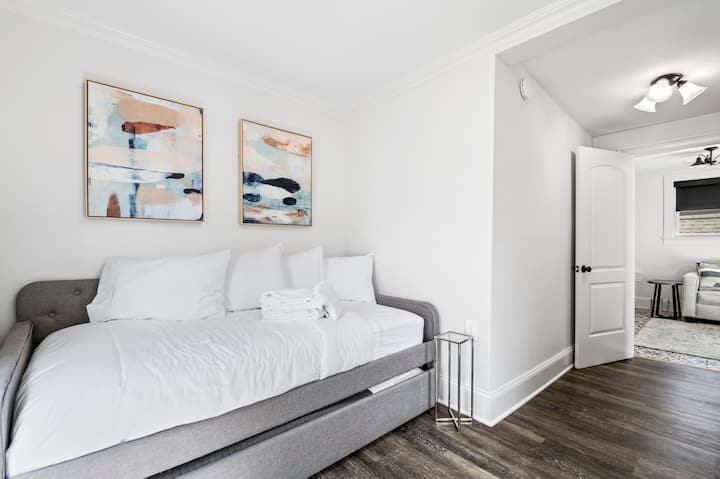 Upstairs bedroom with a trundle bed (Bedroom #4)
