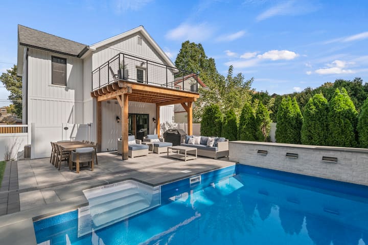 Luxury Oasis: Heated Pool + Walk to Town/Track - Houses for Rent in ...