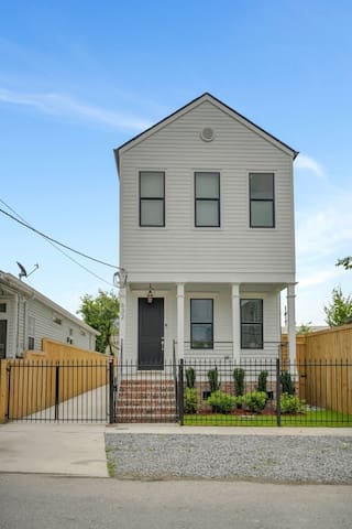 Charming 5BR Retreat near City Park in New Orleans gallery image 3