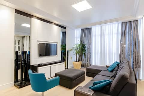 Three Rooms, Giant and comfortable Next to Hard Rock