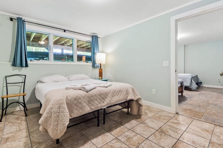 Chumba cha chini cha kulala #4 - Queen na Twin