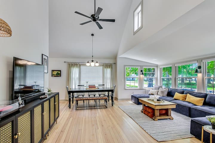 Elite Lake Rentals managed Airbnb listing 3