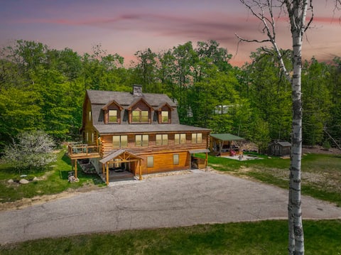 White Mtn. Cabin | Hot tub, Views, Outdoor Bar!
