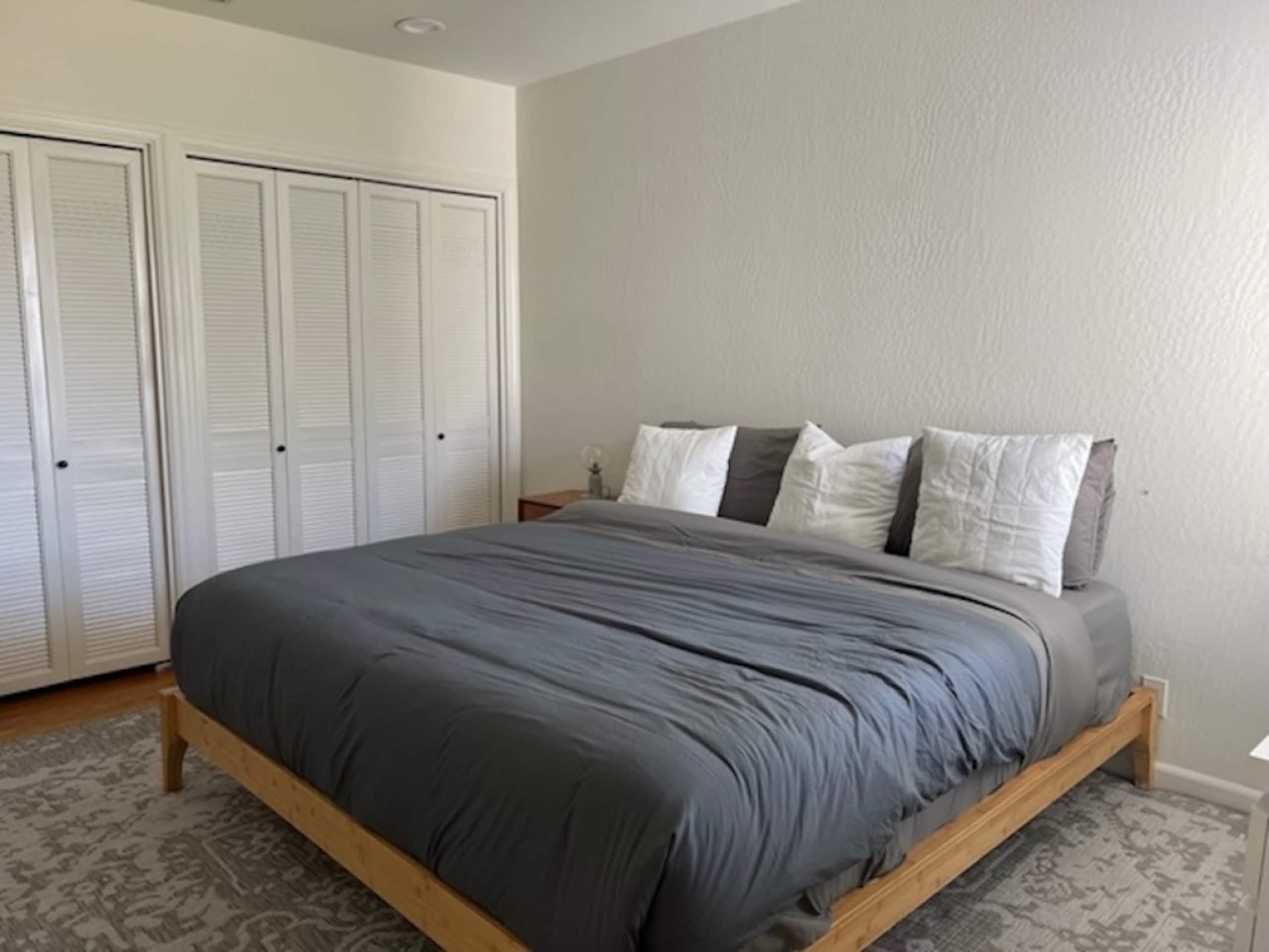 Home in San Francisco · ★4.95 · 4 bedrooms · 5 beds · 2 baths - Image 11
