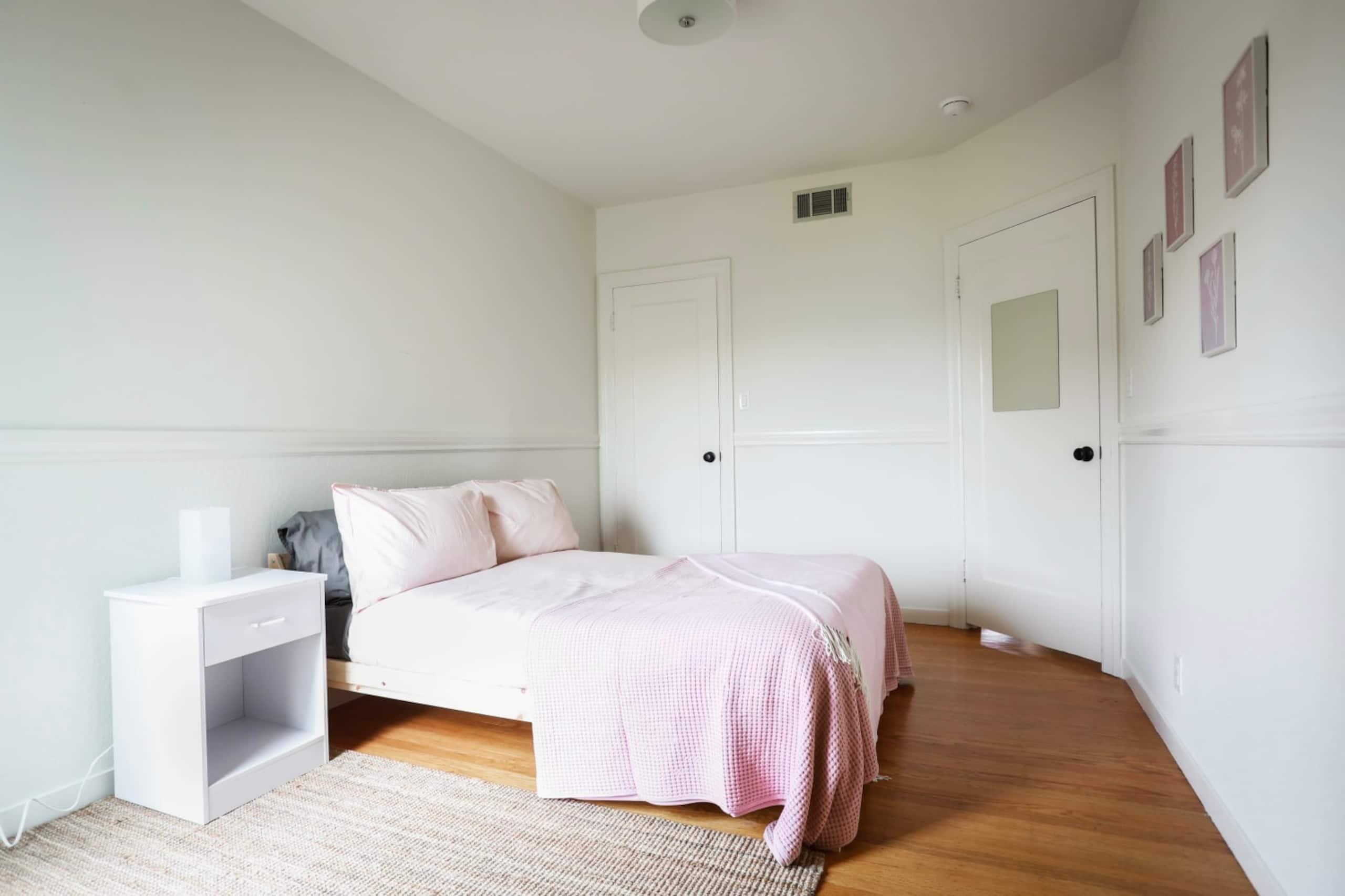 Home in San Francisco · ★4.95 · 4 bedrooms · 5 beds · 2 baths - Image 14