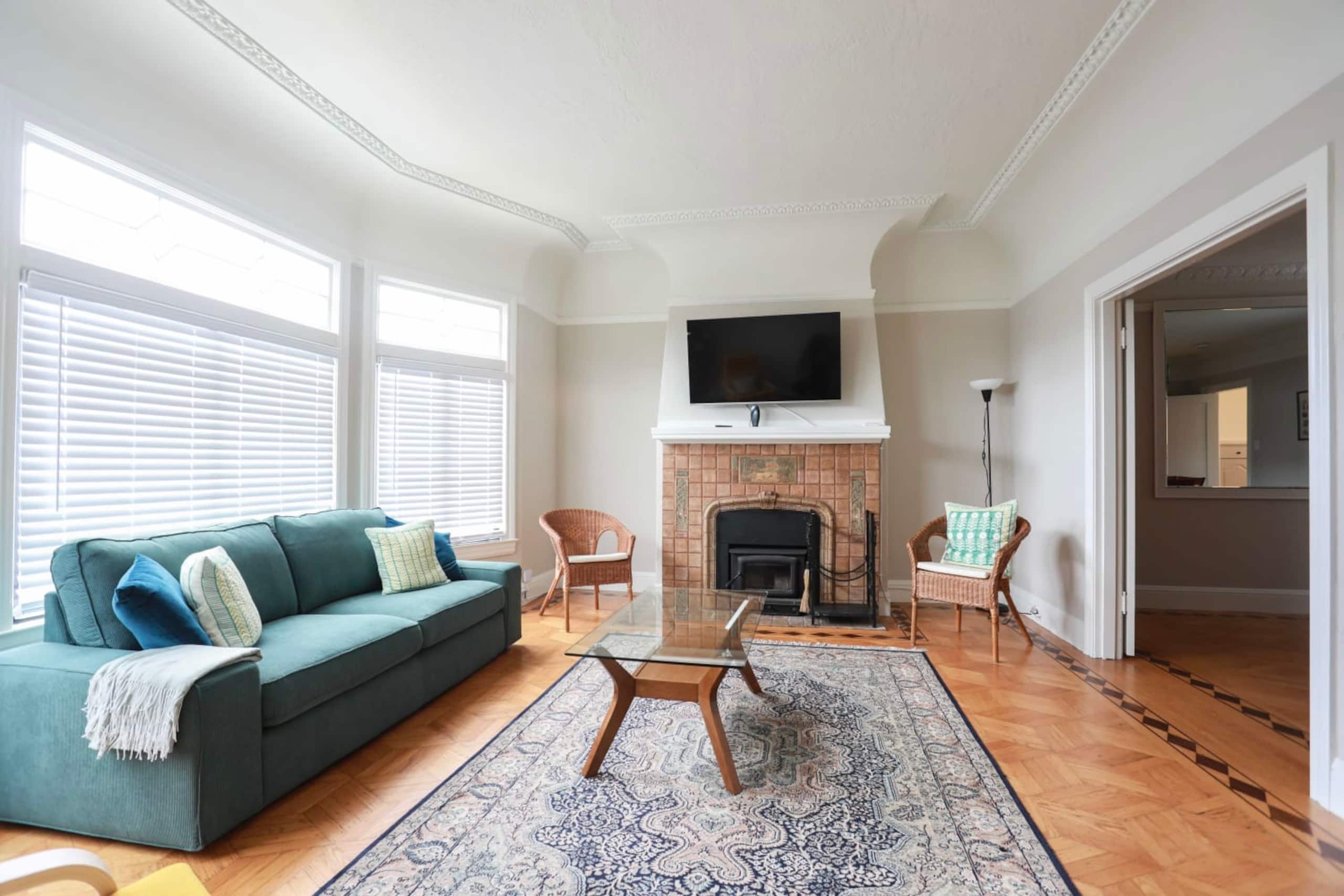 Home in San Francisco · ★4.95 · 4 bedrooms · 5 beds · 2 baths - Image 2