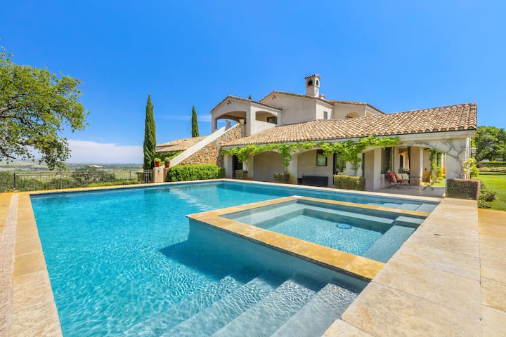 Villa Capricho: Tuscan Retreat w/GuestHouse & Pool - Villas for