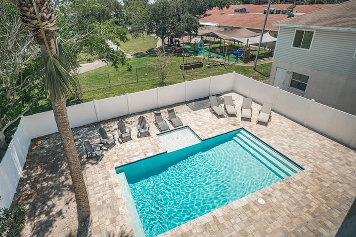 12 Guests - 2 Golf Carts - Pool - Indian Rocks Beach, FL