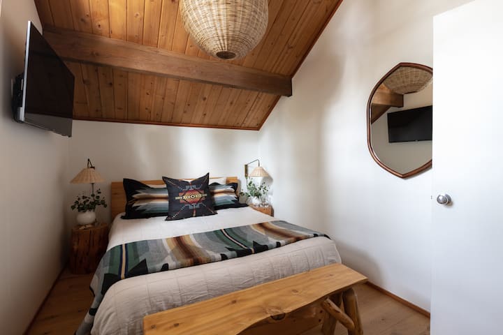 Le nostre camere da letto sono arredate con toni rilassanti che rilassano la mente, il corpo e lo spirito.