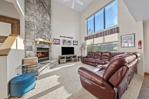 Seven Springs 4BR/Sleep 14, Hot Tub, Pool, Shuttle