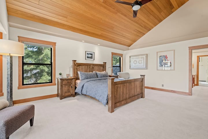 Dhoma kryesore e gjumit: Hilltop Manor në Tahoe Donner