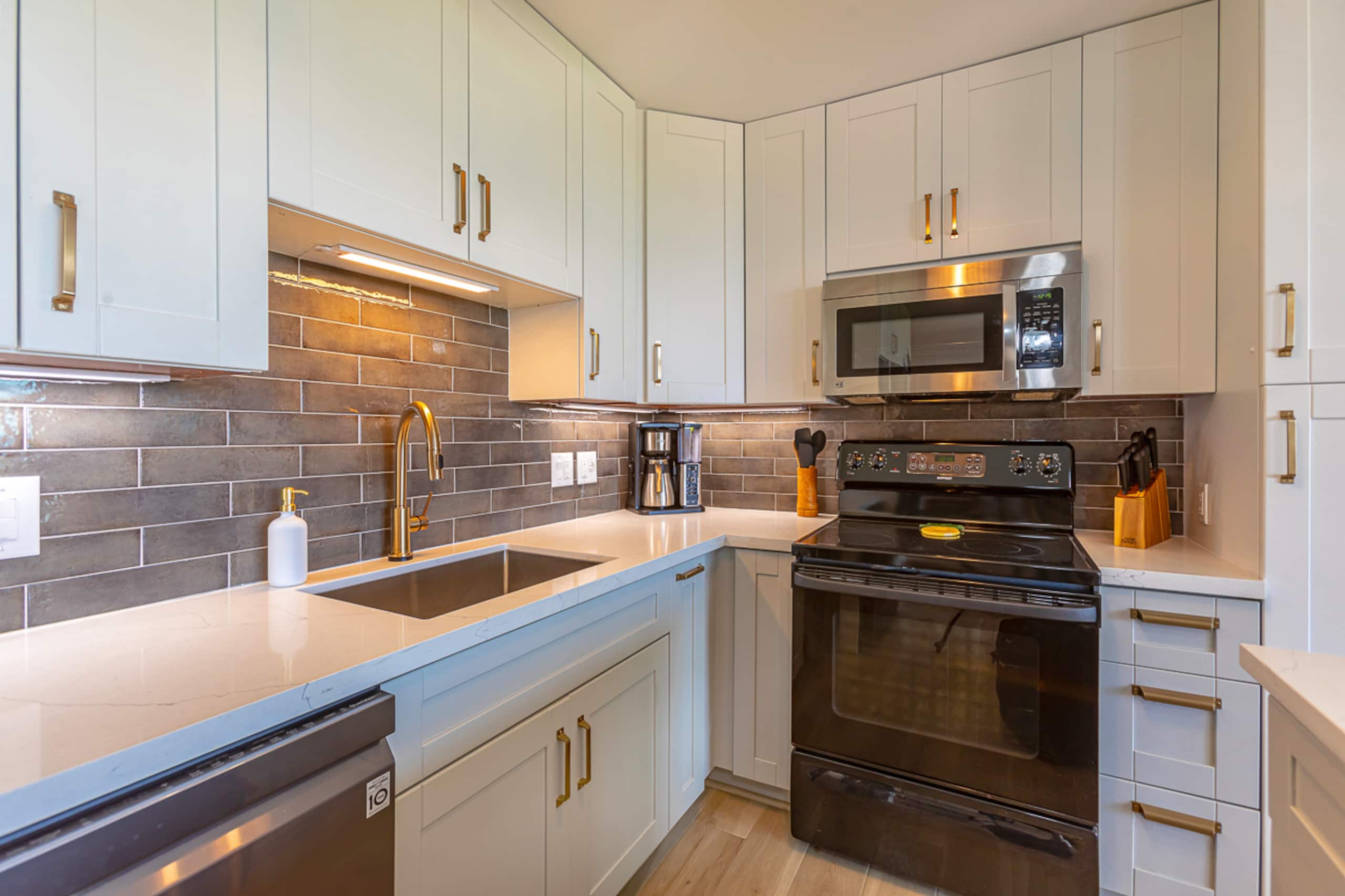 Condo in Kihei · ★4.89 · 1 bedroom · 1 bed · 1 bath - Image 19