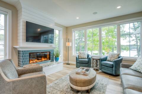 Side-by-Side Serenity Lakefront Homes w/ Hot Tub