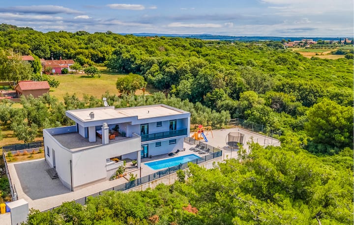 Gorgeous Home In Pula - Pula