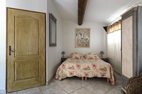 Studio-Classic-Ensuite with Shower