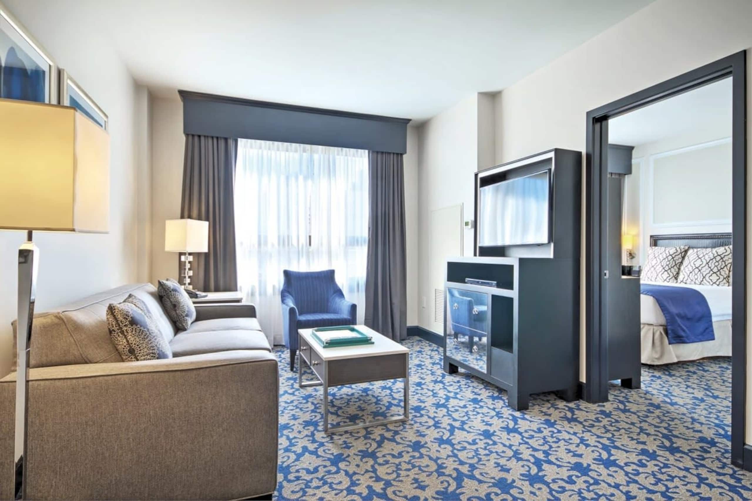 Resort in San Francisco · ★4.91 · 1 bedroom · 2 beds · 1 bath - Image 16