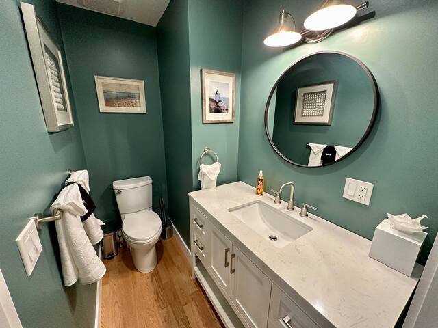 Stunning 2 Bed/ 1.5 Bath/ Apartment w/ Parking gallery image 5