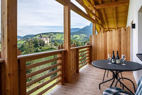 Top Airbnb: Hansel and Gretel Castle Courtyard in Völs Am Schlern