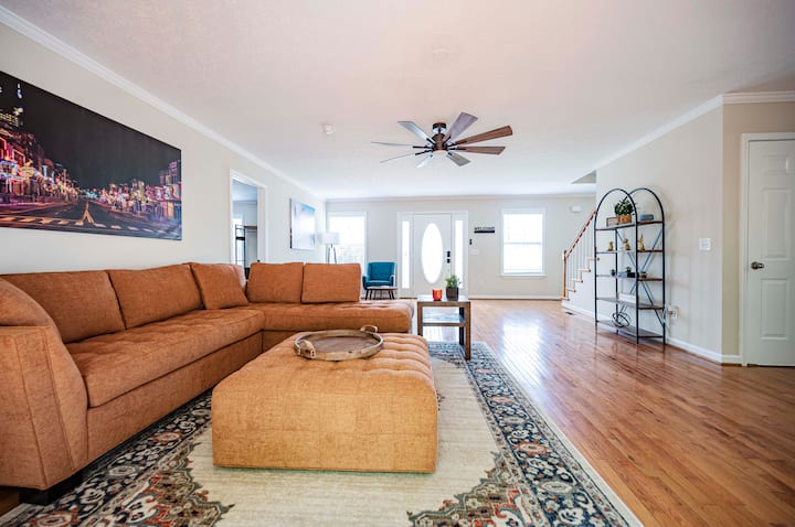 Spacious Home 25 minutes from Nashville! Sleeps 15