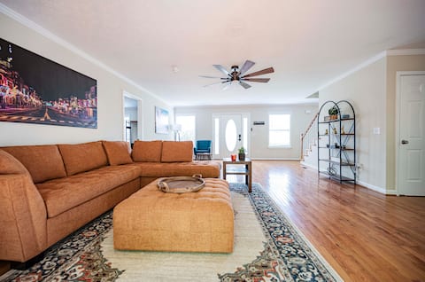 Spacious Home 25 minutes from Nashville! Sleeps 15