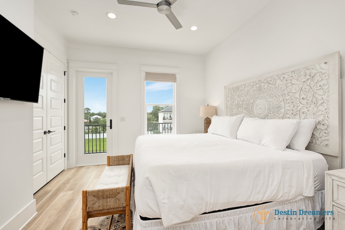 Брачна спална соба на третиот кат - пристап до балкон - заедничка бања Jack-n-Jill