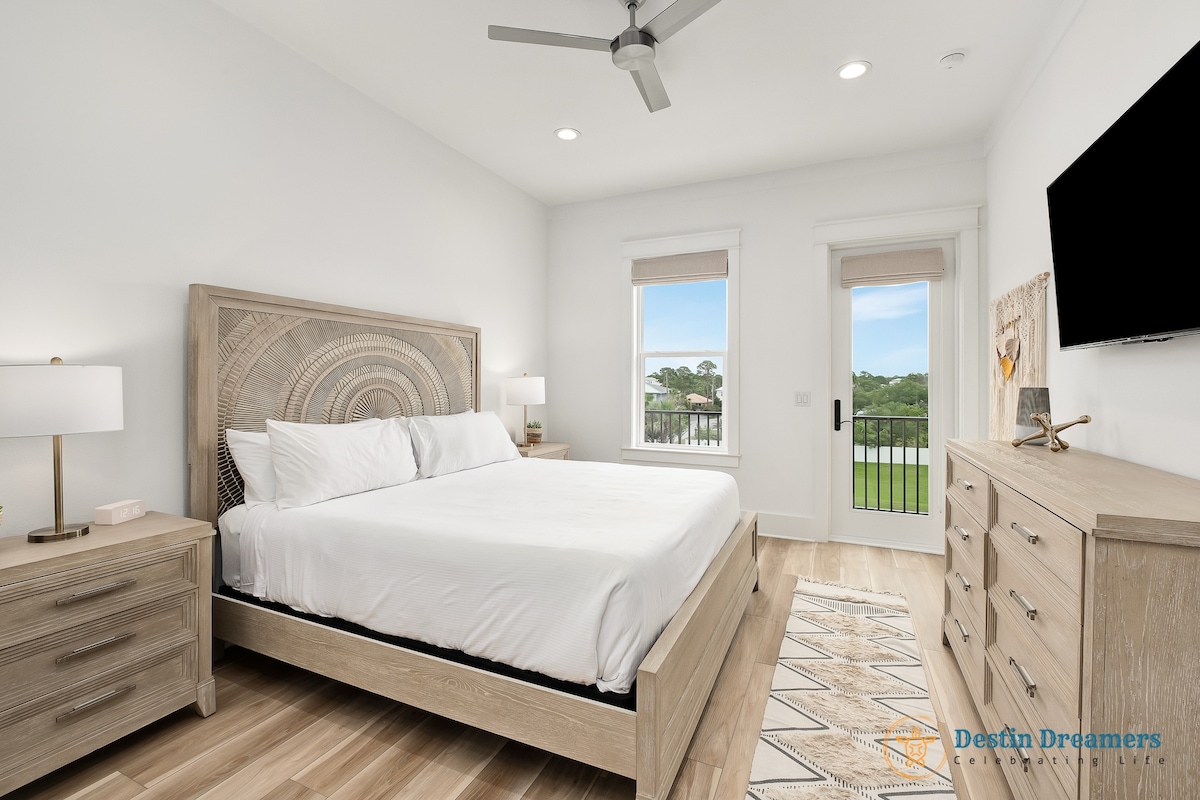 Брачна спална соба на третиот кат - пристап до балкон - сопствена бања