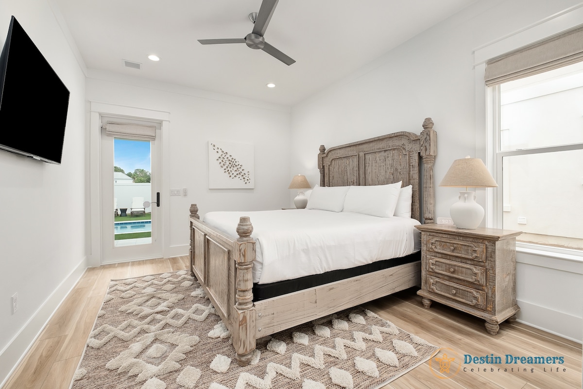 Брачна спална соба на првиот кат - пристап до поплочен двор