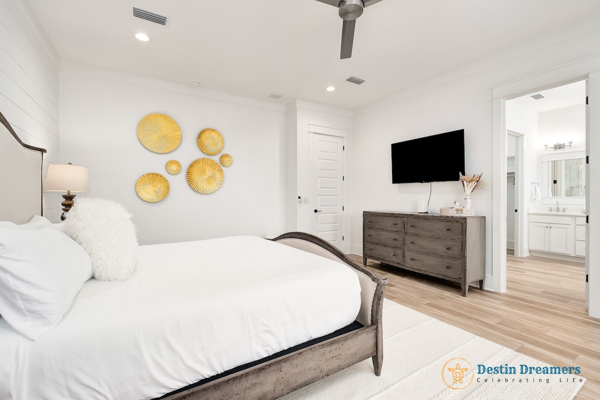 Брачна спална соба на вториот кат - пристап до балкон - сопствена бања