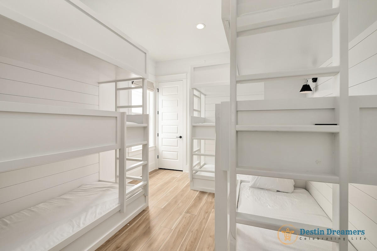 Соба на спрат на третиот кат - заедничка бања Jack-n-Jill