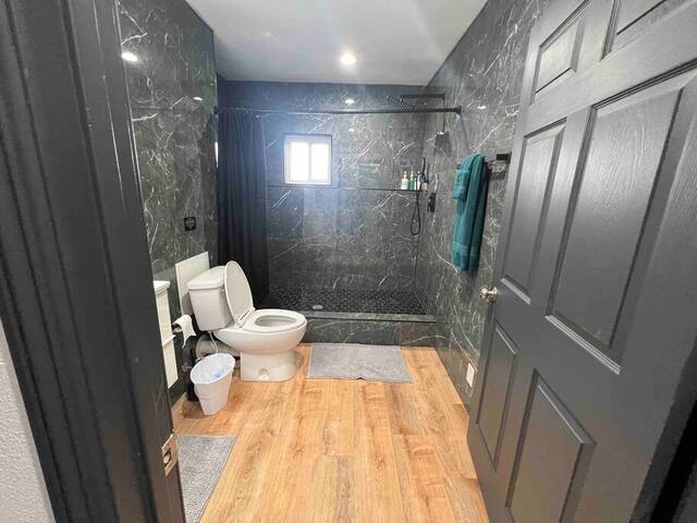 Peacock Inn – 8 Bdr 4 Bth 14 Bds, Free Spa Heat gallery image 5