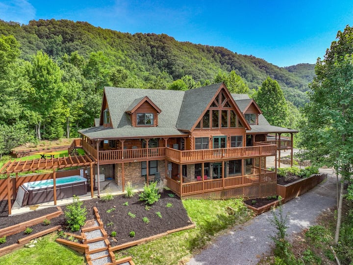 Edge of Heaven ~ Pickleball ~ Swimspa ~Fire Pit
