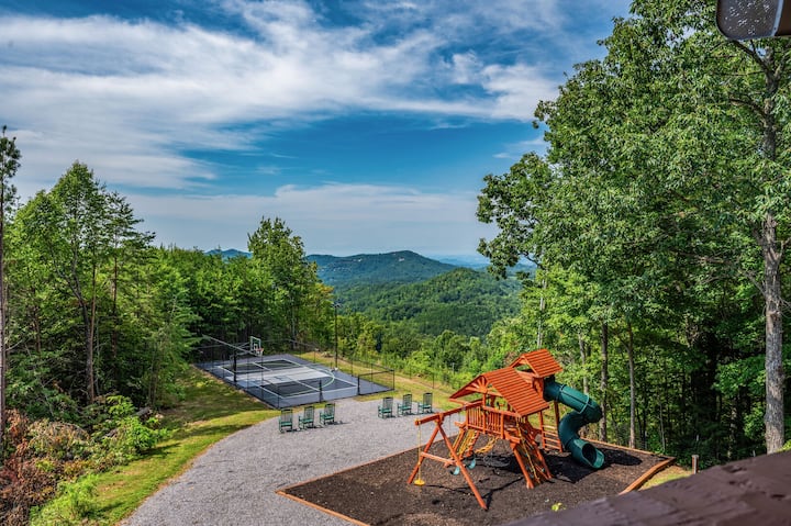Edge of Heaven ~ Pickleball ~ Swimspa ~Fire Pit