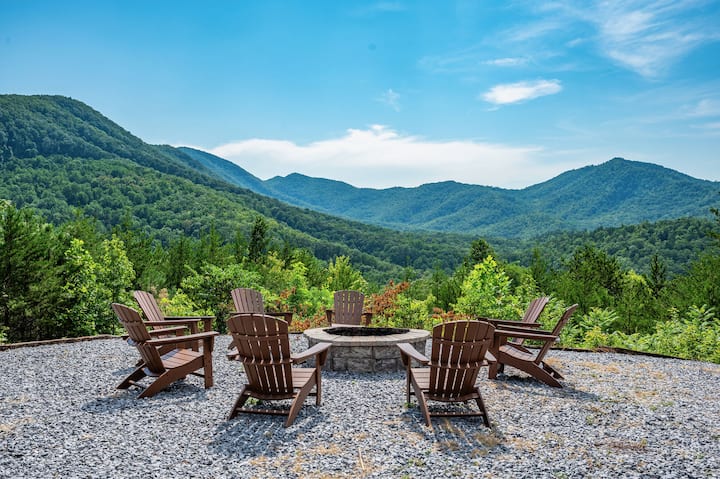 Edge of Heaven ~ Pickleball ~ Swimspa ~Fire Pit