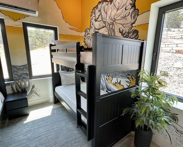 ห้องสองชั้นจิตรกรรมฝาผนังเมอร์ฟี่ - ชั้นแรก