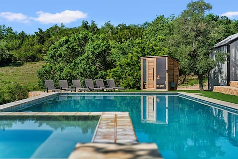 CEDAR TRUNK RANCH w Pool Sauna Pickleball & MORE