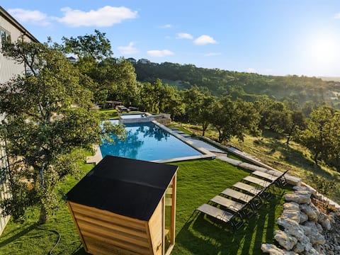 CEDAR TRUNK RANCH w Pool Sauna Pickleball & MORE