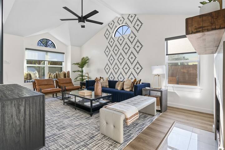 ~La Alexandria~ Heated Spa|Fire Pit|Movie Theater gallery image 4