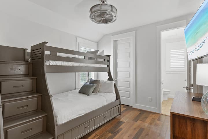 Მე-4 საძინებელში არის ორადგილიანი/სრული ორსართულიანი საწოლი.