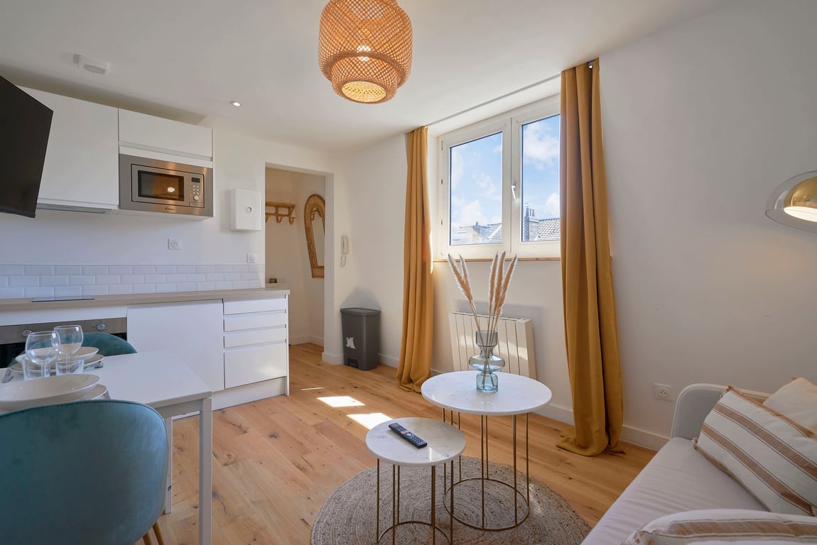 Annonce Airbnb populaire: Equipped 1-bedroom apartment with terrace à Vauban Esquermes