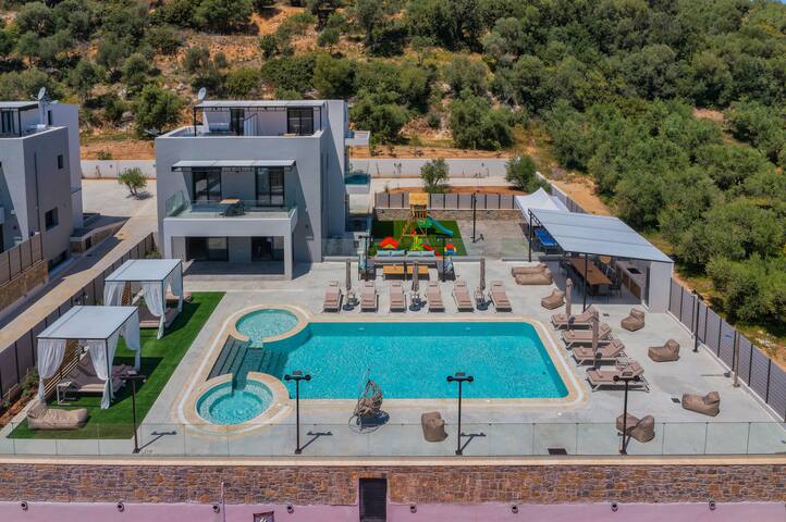 Luxurious Villa Mare – With 150m² Pool gallery image 4